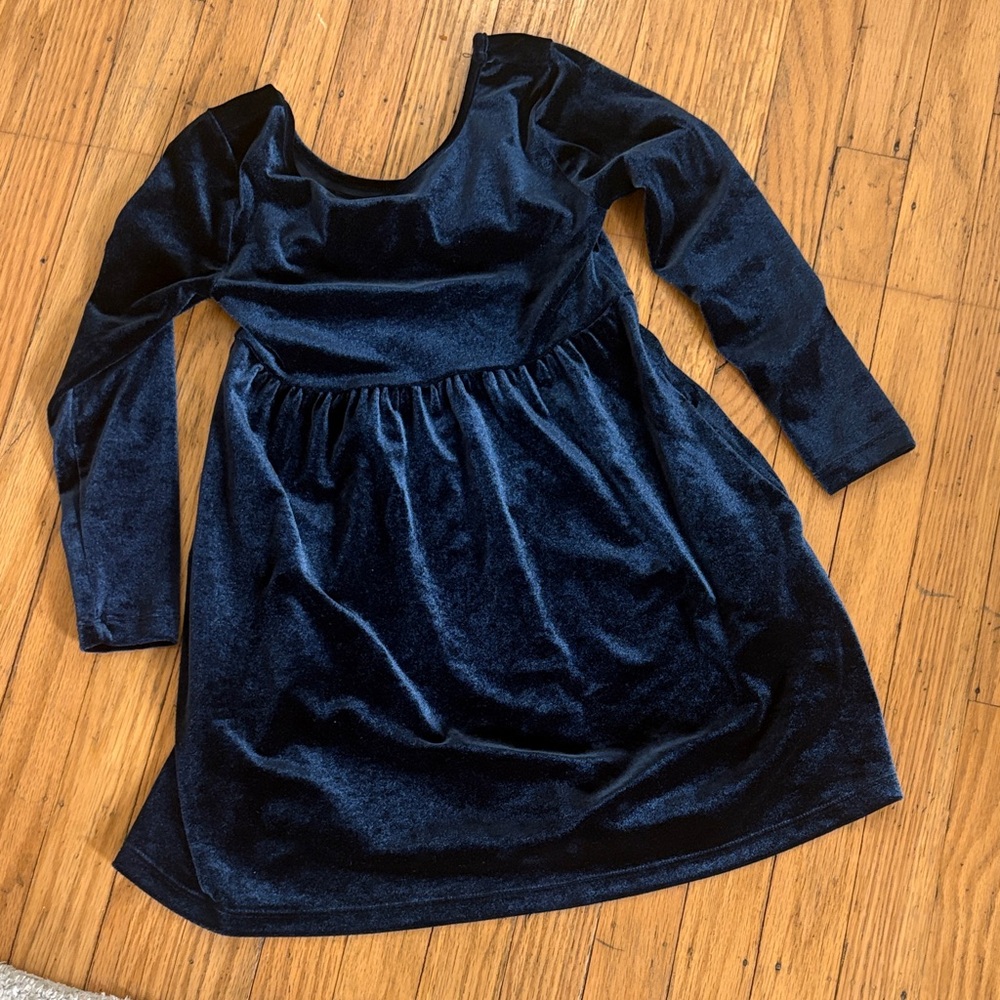 *Old Navy Girls' Dark Navy Velvet Long-Sleeve Dress- size 6-7